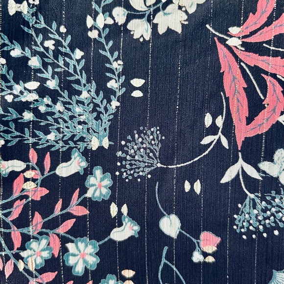 Collective Concepts Silver Foil Detail Floral Blouse - Picture 4 of 6